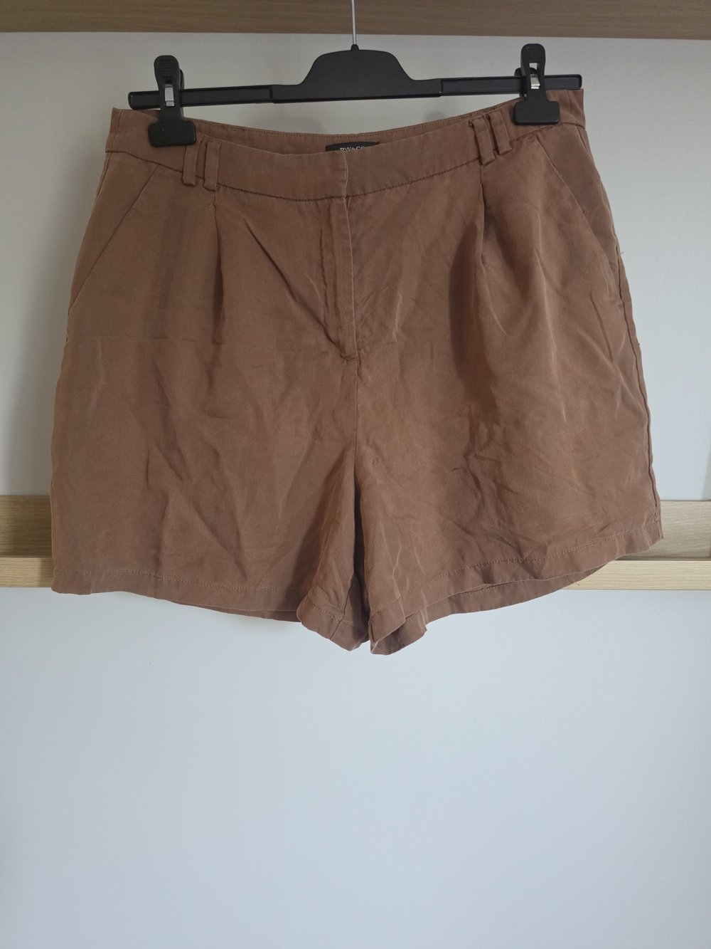 RW&CO. Rust Brown High-Waist Pleated Shorts
